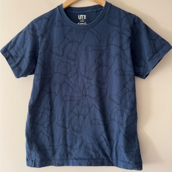 KAWS x Uniqlo All Over Holiday Print Tee - Picture 2 of 4
